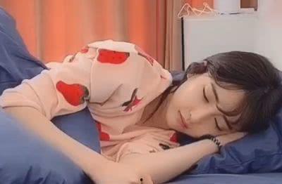 美女被室友爆料了视频,引发网络热议 第2张 美女被室友爆料了视频,引发网络热议 第2张